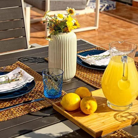 Lola Playa Puerto Marina *
