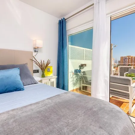 Lola Playa Puerto Marina *